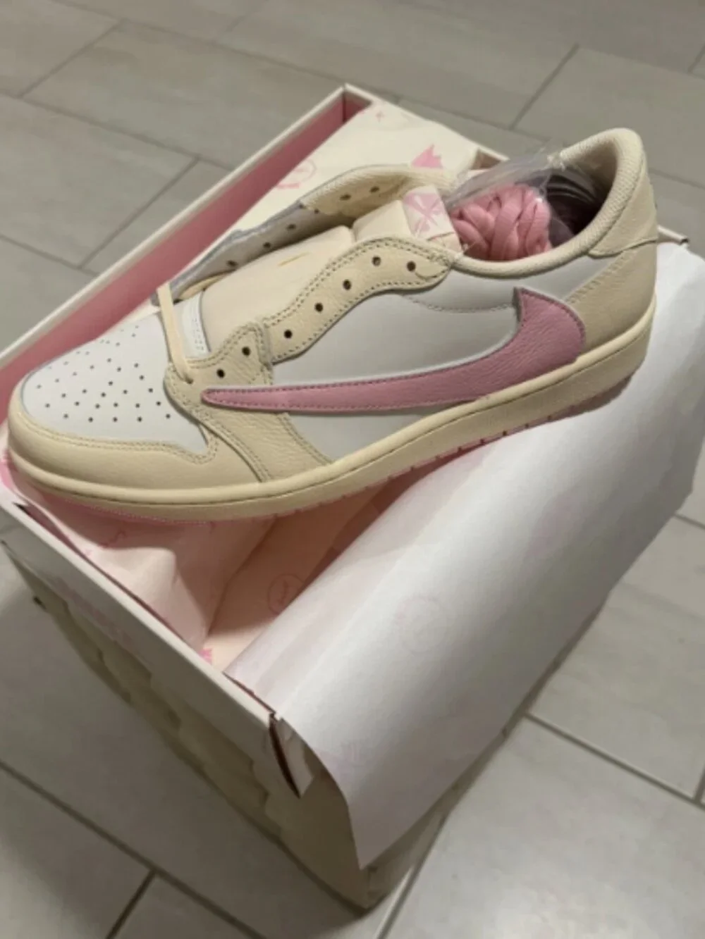 Travis Scott x Jordan 1 Retro Low OG SP Shy Pink